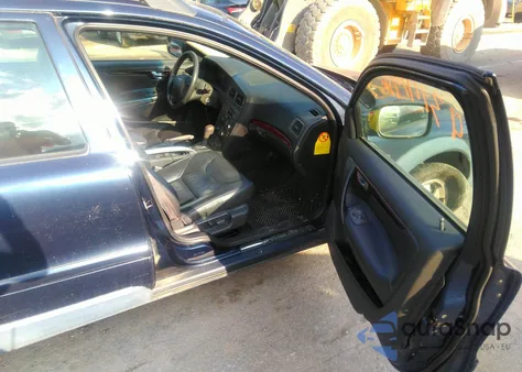 2002 Volvo V70 Xc z USA, uszkodzony, nr VIN YV1SZ58D021058426